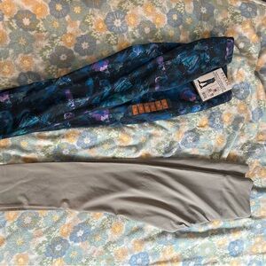 Size medium set of leggings✨❤️